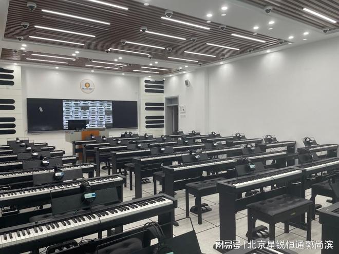 智能電鋼琴教室 開(kāi)啟聲樂(lè)與鋼琴融合教學(xué)新篇章